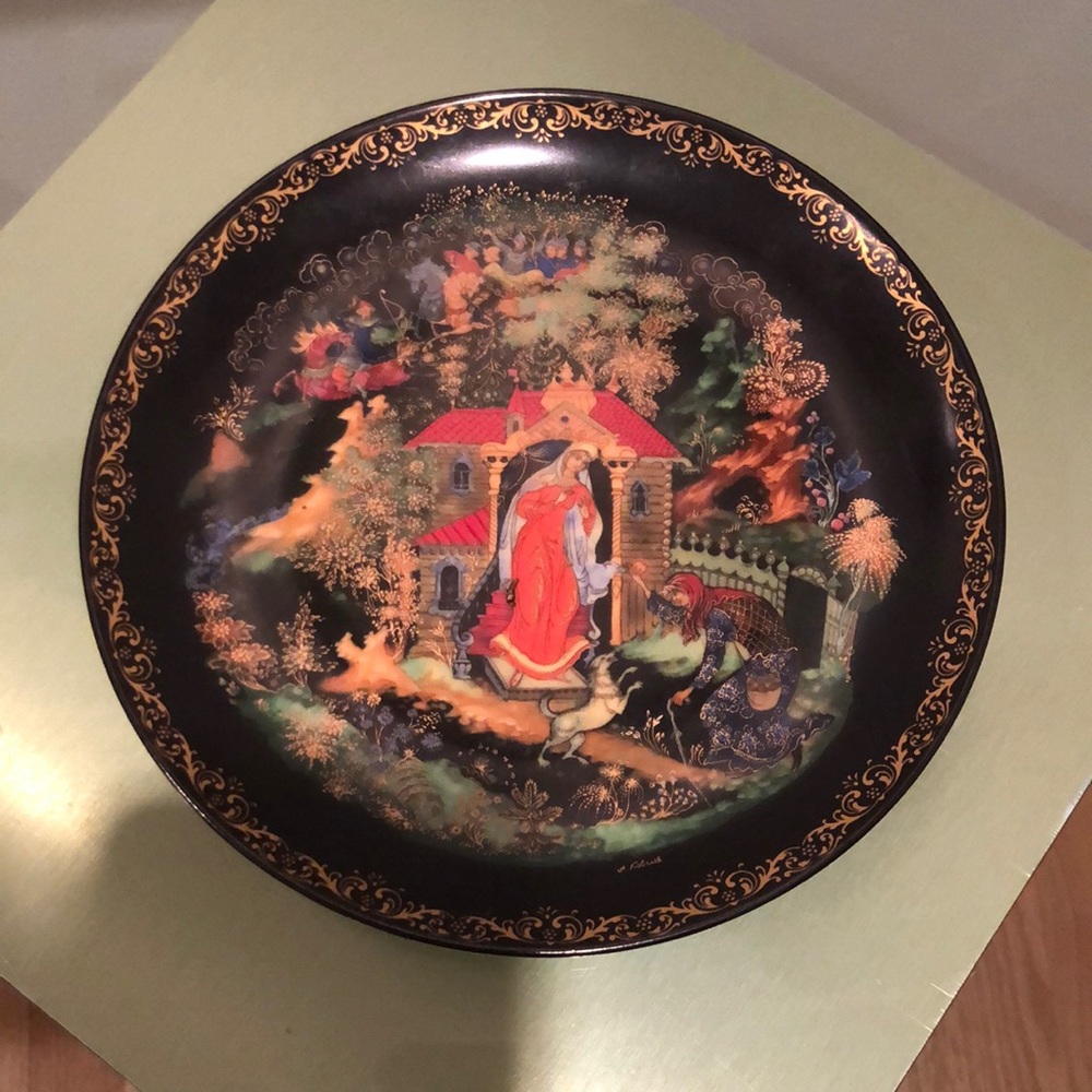 Palekh Russian Fairytale Legends Collectors Plate  1988 Vintage. Signed